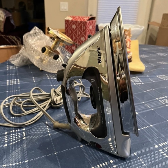 SHARK EURO-PRO Electronic Iron Steam EP480 CS Fast Heat - Picture 1 of 5